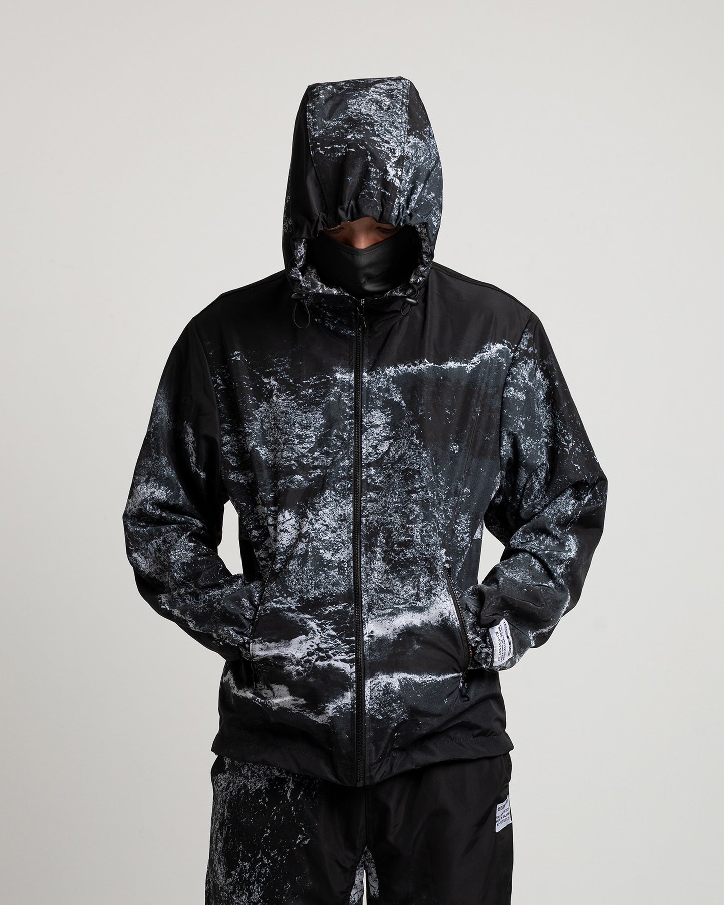 AEMUS BLACK SEAS BLACK JACKET