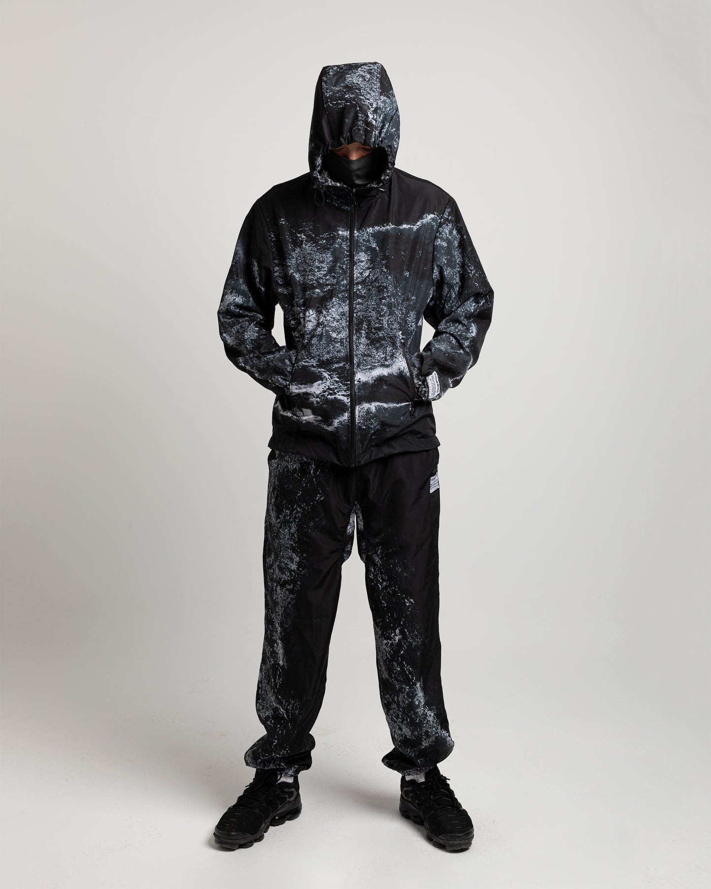 AEMUS BLACK SEAS BLACK JACKET