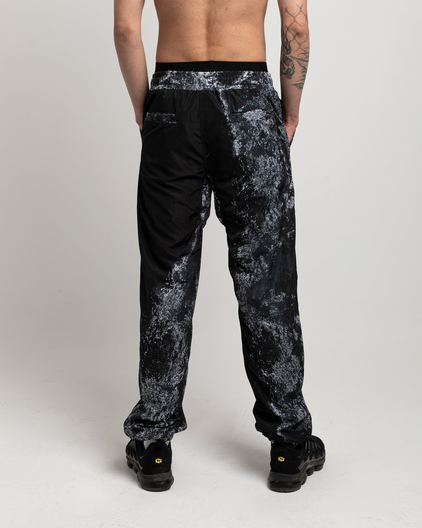 AEMUS BLACK SEAS BLACK TRACK PANTS